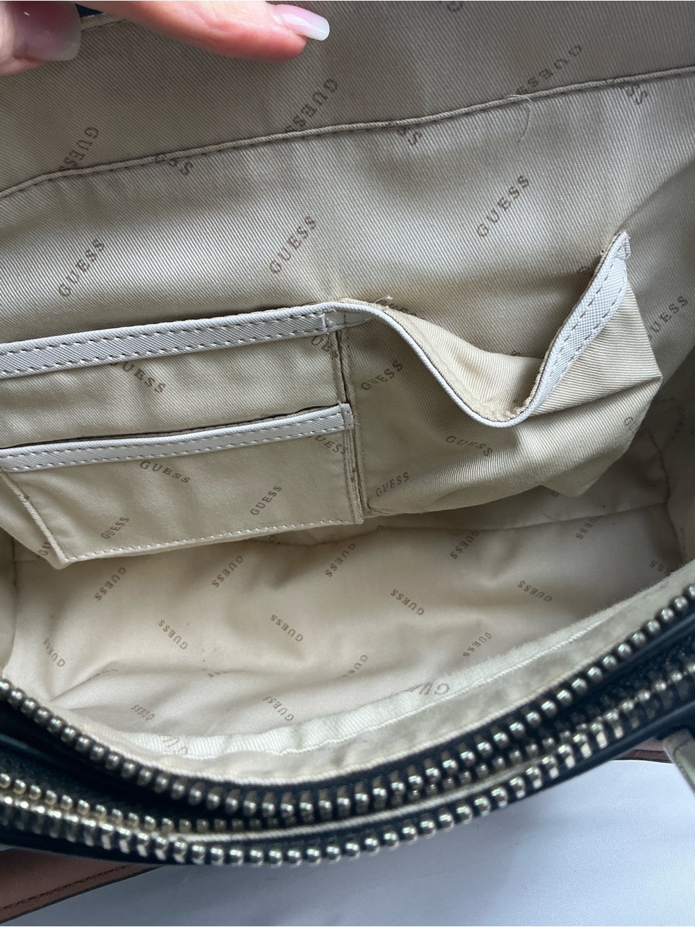 GUESS Cherie Status Carryall Satchel Colorblock Black White - Picture 12 of 16